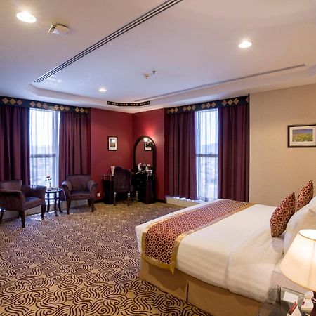 Awaliv International Hotel Ет-Таїф Номер фото A suite at the hotel