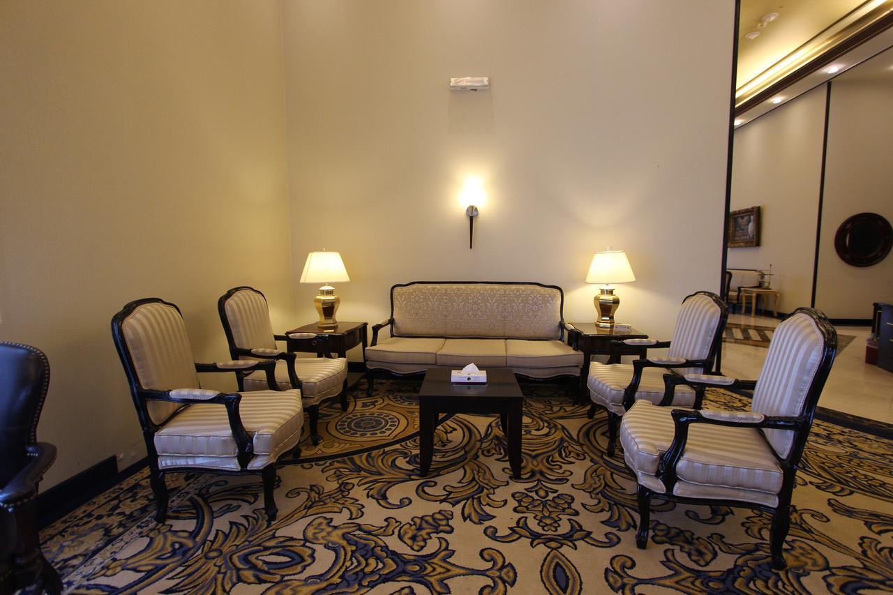 Awaliv International Hotel Ет-Таїф Екстер'єр фото A living room in the hotel