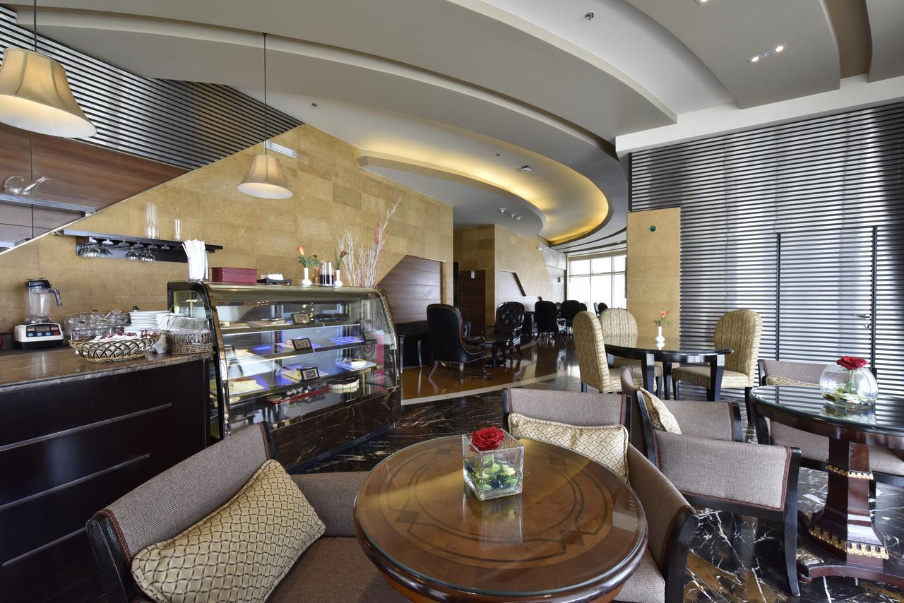 Awaliv International Hotel Ет-Таїф Екстер'єр фото The lounge at the airport